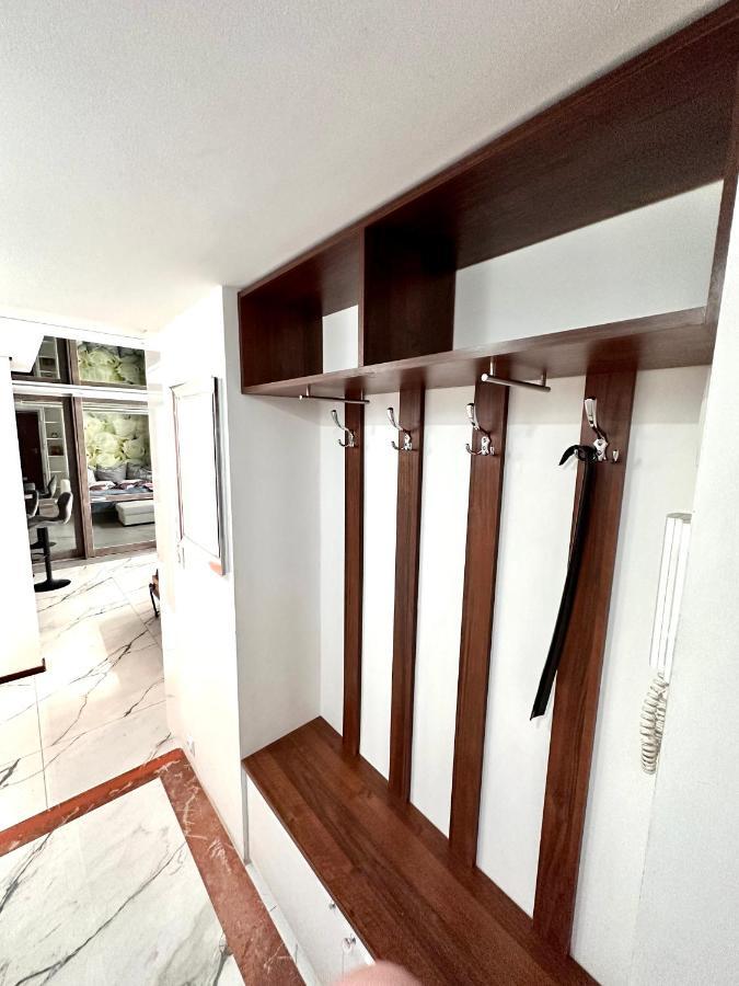 Deluxury Mirror Apartament Centrum Warschau Exterior foto
